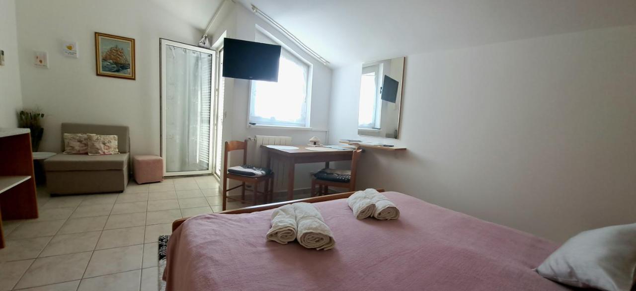 Studio Apartman Olivera Rovinj Exterior foto